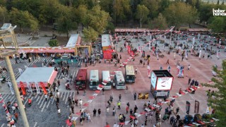 Kahramanmaraş’ta Nostalji Rüzgârı: Fuar Açılışında Klasik Dolmuşlar Sokaklara Çıktı