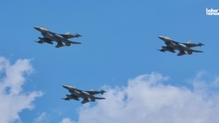 Kahramanmaraş’ta Zafer Bayramı Coşkusu: Savaşan Şahinler Gökyüzünü Renklendirdi