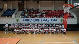 Şehitkamil Belediyesi Yaz Spor Okullarında 62 Voleybolcu Kulüplere Seçildi