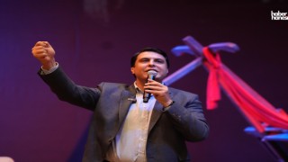 Şehitkamil’de Cumhuriyet Coşkusu: Tiyatro Ayakta Alkışlandı