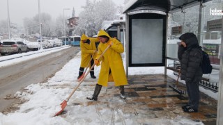 Kahramanmaraş Büyükşehir’den Yaya Yollarında Kar Mesaisi