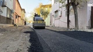 Yavuz Selim ve Mehmet Akif Mahallelerinde Yol Onarımı Sıcak Asfaltla Tamamlanıyor