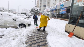 Kahramanmaraş’ta Yaya Geçitleri ve Kaldırımlar Kardan Arındırılıyor