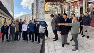 Başkan Umut Yılmaz Gazikent’te Sokak Sokak Vatandaşla Buluştu