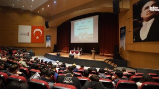 “Hür Yaşadım, Hür Yaşarım” Konferansı Gençleri Millî Mücadele Ruhu ile Buluşturdu