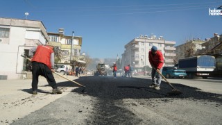 Kahramanmaraş’ta Asfalt Seferberliği: Büyükşehir Yol Onarımlarını Sürdürüyor