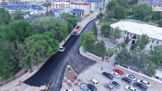Kahramanmaraş Büyükşehir, Elbistan Pınarbaşı Caddesi’nde Asfalt Serimine Başladı