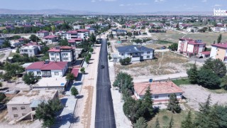 Kahramanmaraş Büyükşehir, Elbistan’daki Tepebaşı Caddesi’nde Asfalt Mesaisine Başladı