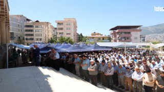Kahramanmaraş'taki Faciada Hayatını Kaybeden Aynı Aileden 3 Kişi Gözyaşlarıyla Uğurlandı