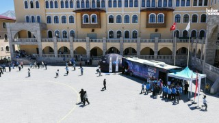 Pusula Maraş’ın Bilim Otobüsü Elbistan’da Gençleri Keşif Yolculuğuna Çıkardı