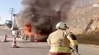 Kahramanmaraş'ta Korkutan Yangın! Kamyon Kül Olmaktan Son Anda Kurtarıldı