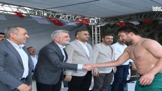 Ağustos Fuarı’nda Güreş Şöleni; Pehlivanlar Er Meydanında, Seyirciler Tribünde