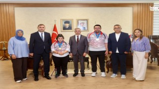 Dünya şampiyonu Zeynep Sude Bilginer, Vali Ünlüer’i ziyaret etti