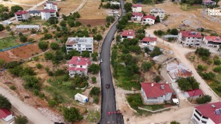 Kahramanmaraş Büyükşehir, Nurhak’ta Eskiköy – Hüyük Grup Yolunu Sıcak Asfaltla Yeniliyor