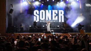 Zafer Bayramı Coşkusu Soner Sarıkabadayı Konseriyle Taçlandı