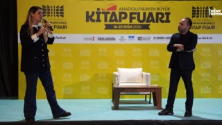 Fulya Öztürk ve Türker Akıncı Kitap Fuarında Sevenleriyle Buluştu