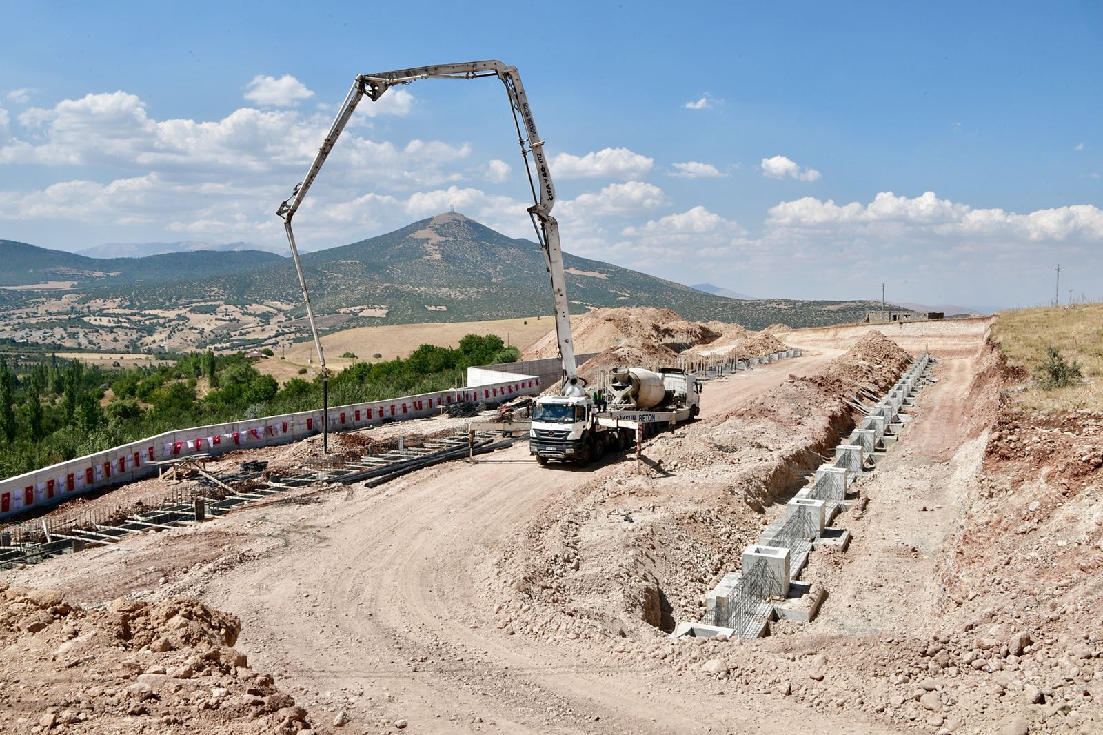 BÜYÜKŞEHİR’DEN ÇARDAK’A SOĞUK HAVA DEPOSU