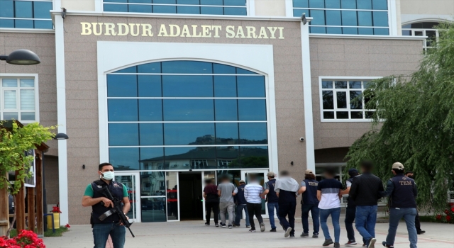 Burdur merkezli FETÖ operasyonunda yakalanan 10 şüpheliden 6’sı tutuklandı