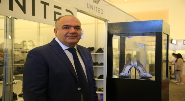 Antalya’da düzenlenen Eksposhoes Ayakkabı Moda ve Saraciye Fuarı, kapılarını açtı