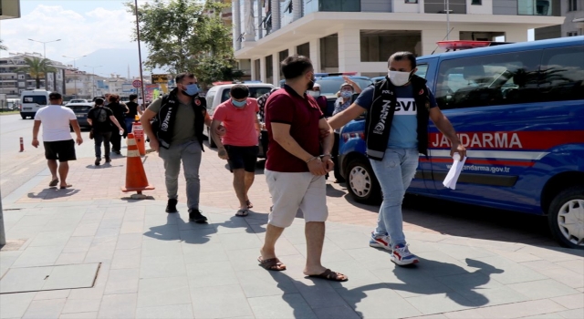 Antalya’da uyuşturucu operasyonunda 3 şüpheli yakalandı