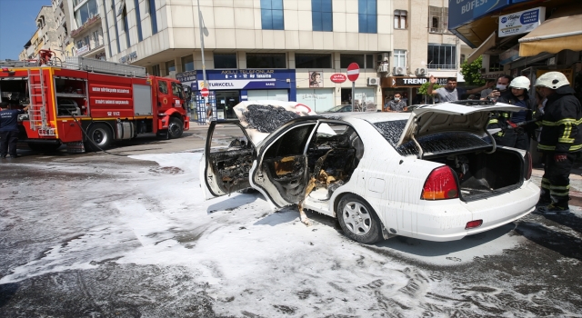 Hatay’da seyir halindeyken alev alan otomobilde hasar oluştu