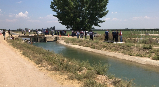 GÜNCELLEME Adana’da sulama kanalına devrilen araçtaki iki kişinin cesedine ulaşıldı