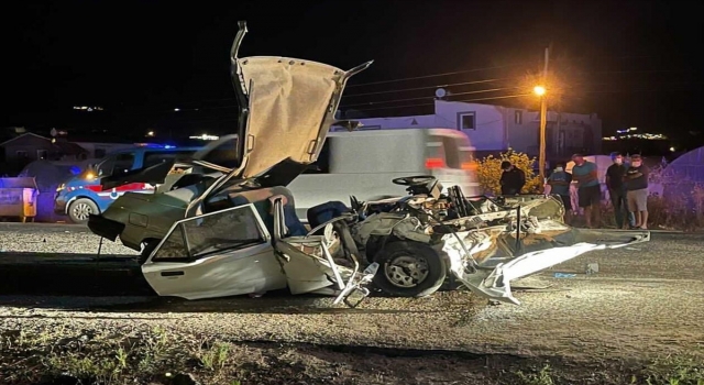 Antalya’da iki otomobil çarpıştı: 1 ölü, 2 yaralı