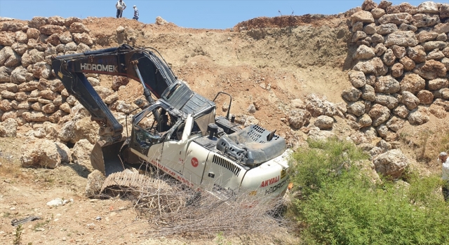 Antalya’da tarlanın istinat duvarı çöktü: 2 yaralı