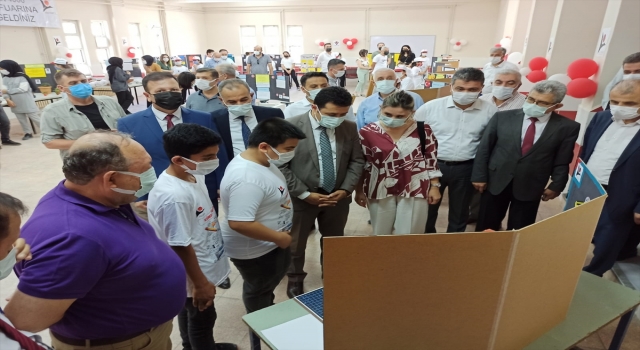 Osmaniye’de köy okulunda TÜBİTAK desteğiyle bilim fuarı açıldı