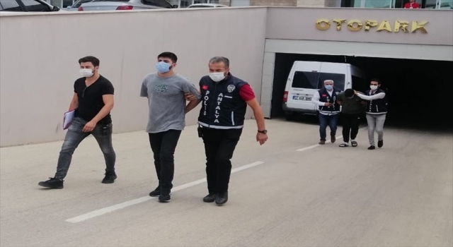 Antalya’da galericiyi silahla öldürdüğü iddiasıyla iki kişi gözaltına alındı