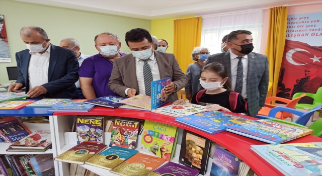Kadirli’de yapımı tamamlanan İrfan Can Kütüphanesi hizmete açıldı