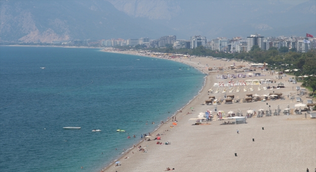 Turizmin başkenti Antalya ile Muğla’da sokağa çıkma kısıtlaması nedeniyle sessizlik hakim