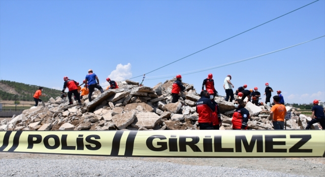 Kahramanmaraş’ta gerçekleştirilen deprem tatbikatı gerçeğini aratmadı
