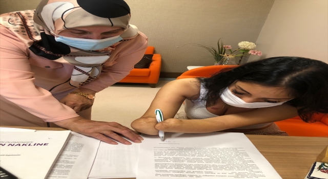 Almanya’da yaşayan Beyza Doğan çift kol nakli için Akdeniz Üniversitesine başvurdu