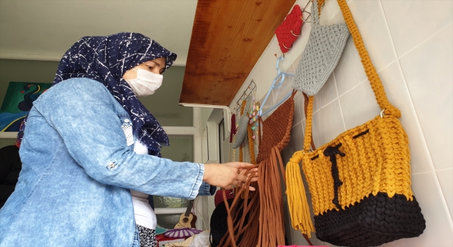Osmaniye’de evsel atıklar kadınlar tarafından el işi ürünlere dönüştürülüyor