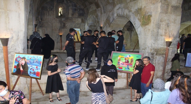 Burdur’daki tarihi Susuz Han öğrencilerin resimlerine ev sahipliği yaptı