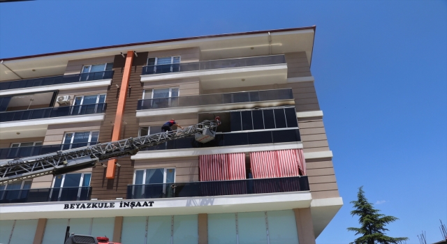 Burdur’da bir apartman dairesinde çıkan yangında 7 kişi dumandan etkilendi