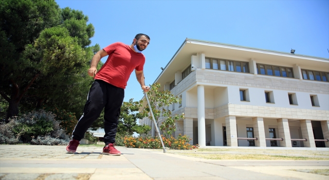 Mersin’de engelli öğrenci vatandaşların kucağında YKS’ye yetiştirildi