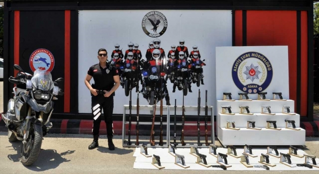 Adana’da polis denetimlerinde ruhsatsız 54 silah ele geçirildi