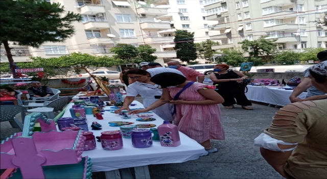 Adana’da engelli gençlerin el sanatı eserleri sergilendi