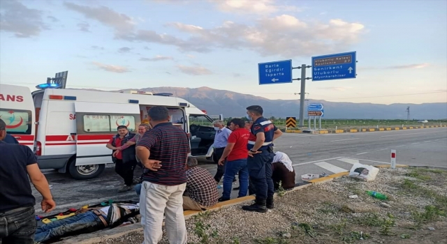 Isparta’da iki otomobil çarpıştı: 9 yaralı