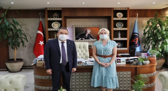 Antalya Büyükşehir Belediye Başkanı Böcek, Kovid19 tedavisi gördüğü Akdeniz Üniversitesini ziyaret etti: