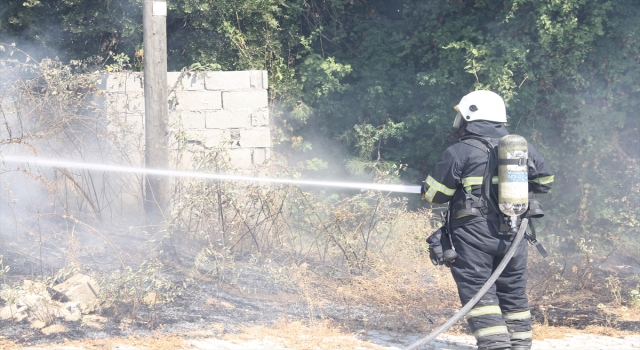 Hatay’da ahır çıkan ve otluk alana sıçrayan yangın söndürüldü
