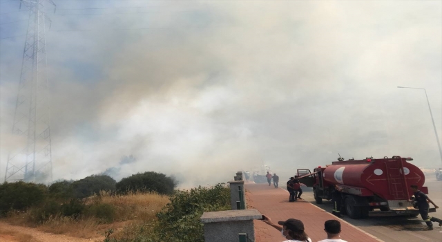 Antalya’da Zeytinpark’ta ormanlık ve çalılık alanda yangın