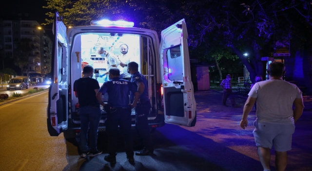 Antalya’da caddede bıçaklı saldırıya uğrayan kişi yaralandı