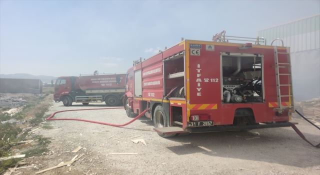 Hatay’da kereste fabrikasında çıkan yangın söndürüldü