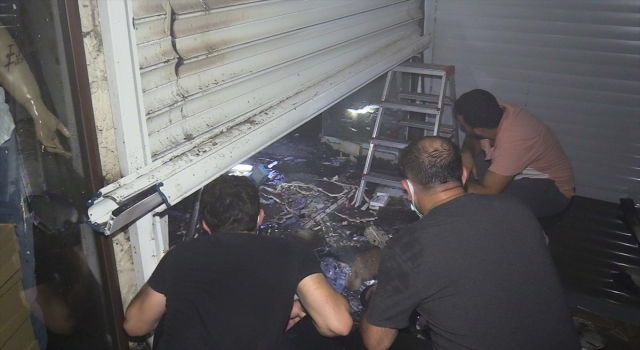 Adana’da çıkan yangında iş yeri kullanılamaz hale geldi