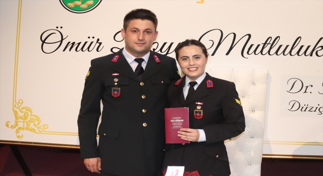 Osmaniye’de astsubay çift askeri üniformayla nikah masasına oturdu