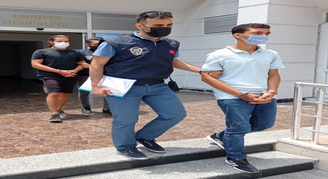 Mersin’de 14 yaşındaki çocuğun cep telefonunu gasbettikleri ileri sürülen 2 şüpheliden biri tutuklandı