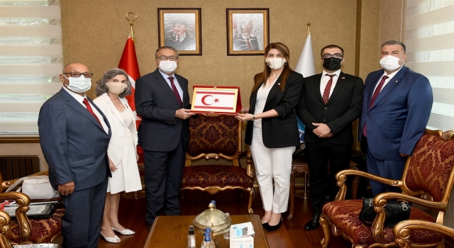KKTC Mersin Başkonsolosu Zalihe Mendeli, Mersin Valisi Su’ya ziyarette bulundu